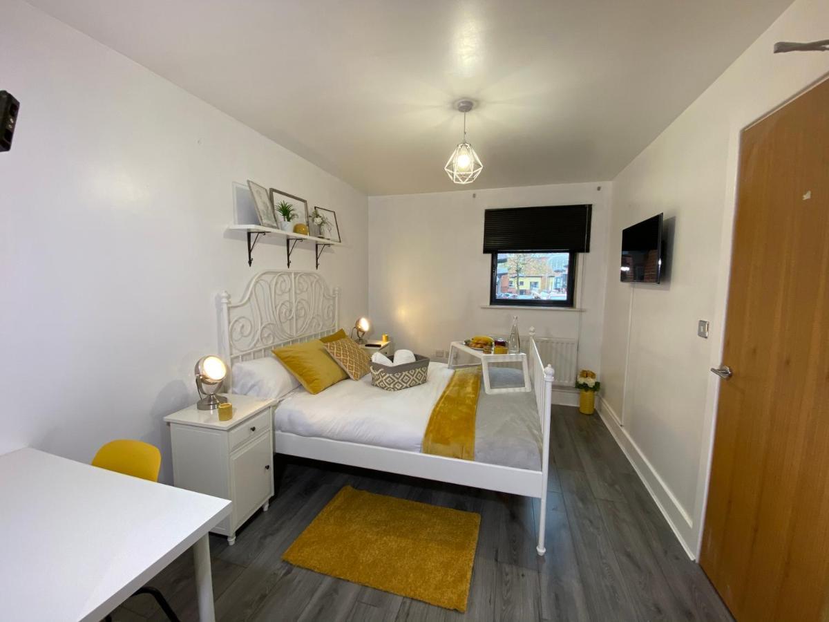 Luxe Place - Netflix & Workspace For 6 Birmingham Exteriör bild
